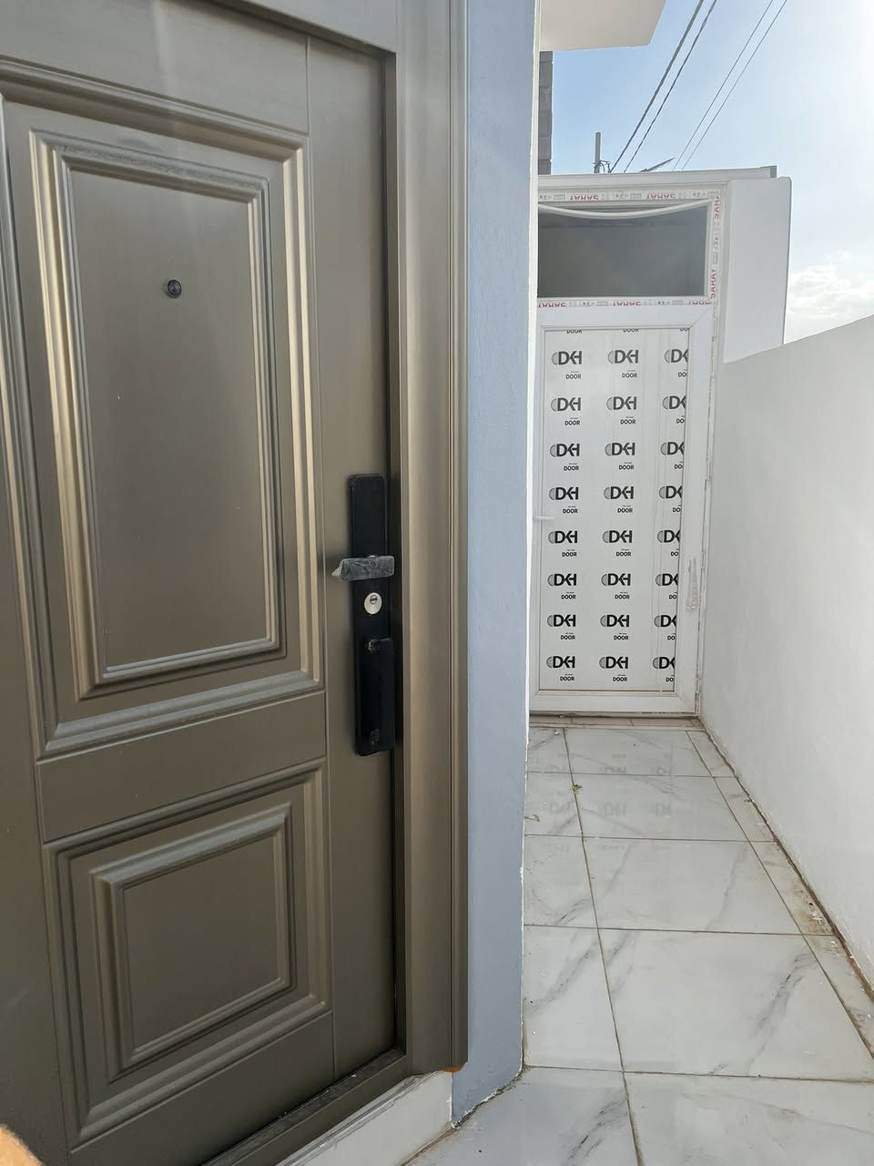 🏘🏘بيت للبيع ديالى خانقين / داره كوناره فرع معرض الشيخ طابو زراعي مساحة 100 مربع واجهة 10 والنزال 10 بناء حديث  صفر محد ساكن بي طابق واحد 

1 غرفة نوم واستقبال وصالة داخلية ومطبخ ومجمع صحيات داخلي وخارجي ومنور وبيتونه فول سيراميك وسقف ثانوي 

السعر 58 مليون بي مجال بسيط 

للأستفسار اكثر اتصال بالارقام فقط 
***********
***********
مكتب فريا موفق للعقار
