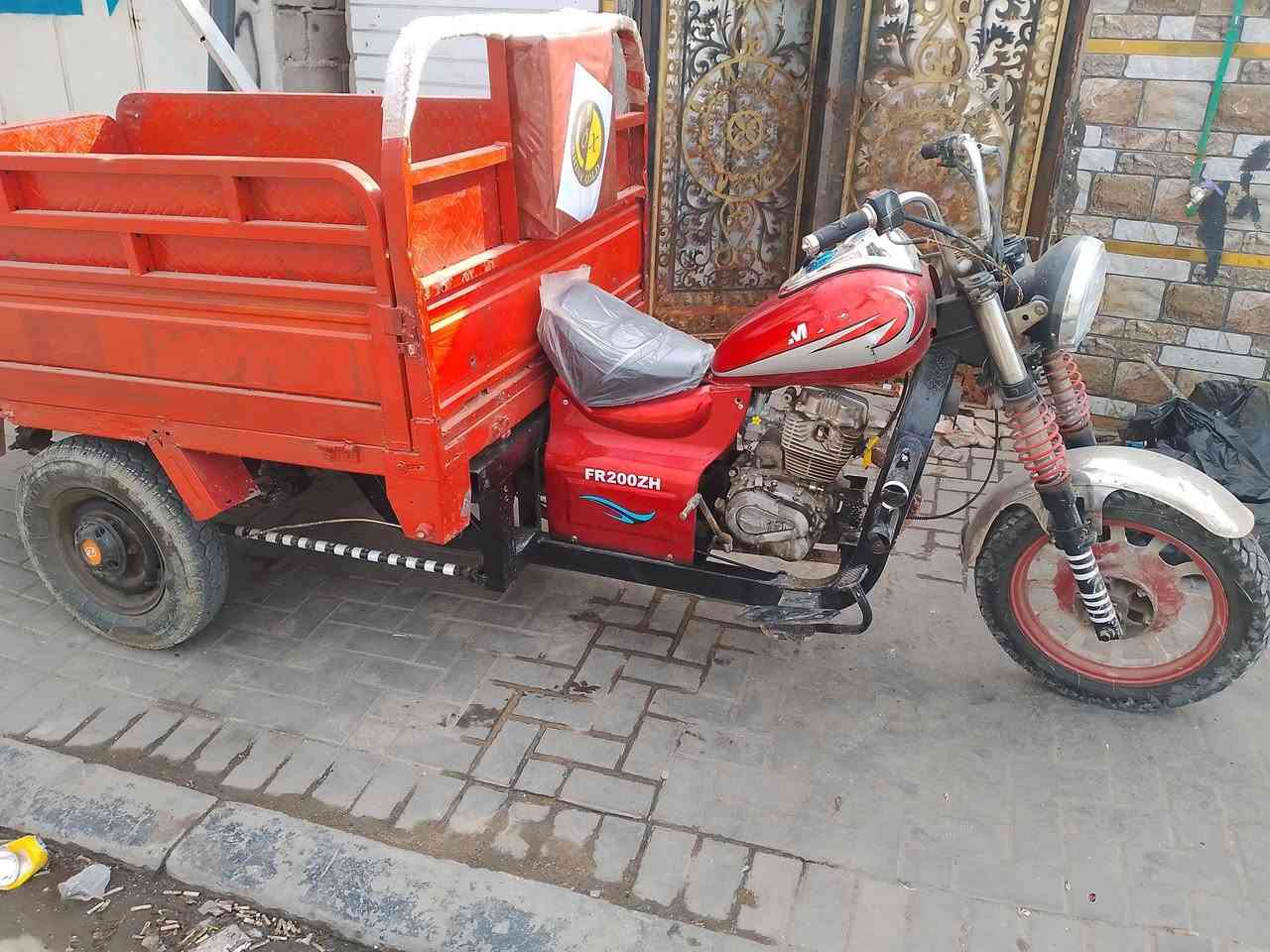 توته للبيع مقفوله من كل شيء عنوان البصره القبله سعر 850 بيها مجال رقم الهاتف ***********
