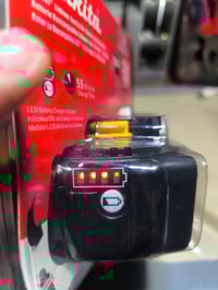 متوفر شاحنة وبطاريات ماكيتا صناعة فيتنامي جدد ... تواصل خاص او واتساب ...