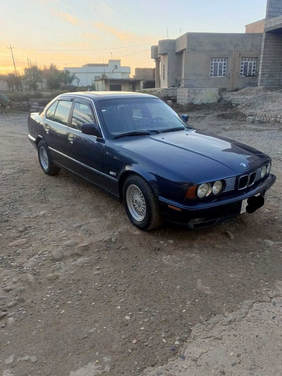 السلام عليكم 
بي ام 525 موديل 1991 رقم صلاح الدين شرط الوكاله وتحويل سياره جاهزه وحلوه كير محرك صدر تواير كله جديد تبريد ثلج تدفئه نار كهربائيات كلها شغاله والباقي شوف العين 
للبيع او مراوس ***********
