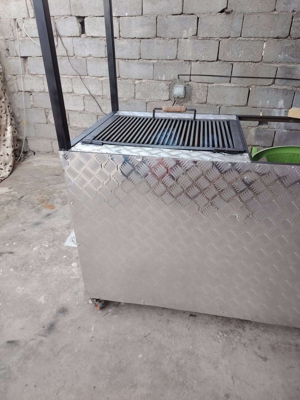 سلام عليكم عربانه بركر عله الفحم للبيع شغلهه تفصال درجه أوله قياسهه 150 في 80 ولشوايه 70 في 50 سعرهه 650 الف واذا تحب افصلك وحده حسب طلبك العنوان بغداد الدوره
***********
