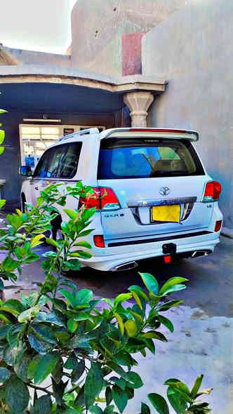 سلام عليكم  اخوان من رخصه مدير الكروب
عندي لاند كروز gxr 2012 للبيع
فطيم كامل مواصفات
سياره مكفوله بيه شويه كارت باب السايق
كير
محرك 
حداديه شركه
شاشه
6سلندر
3قطع تبريد
فتحه 
كشنات جلد +كهرباء 3دكم
فور ويل
بصمه تشغيل 
بصمه ابواب
تخم تاير دلوب
نظام ثلاث وضعيات قياده
هوك ابلادي
حساسات امامي خلفي
اشاير بلمري
كشافات زنون
عالي ناصي
العنوان بغداد 
الاستفسار والاتصال على الاقام الموجوده 
***********
***********
