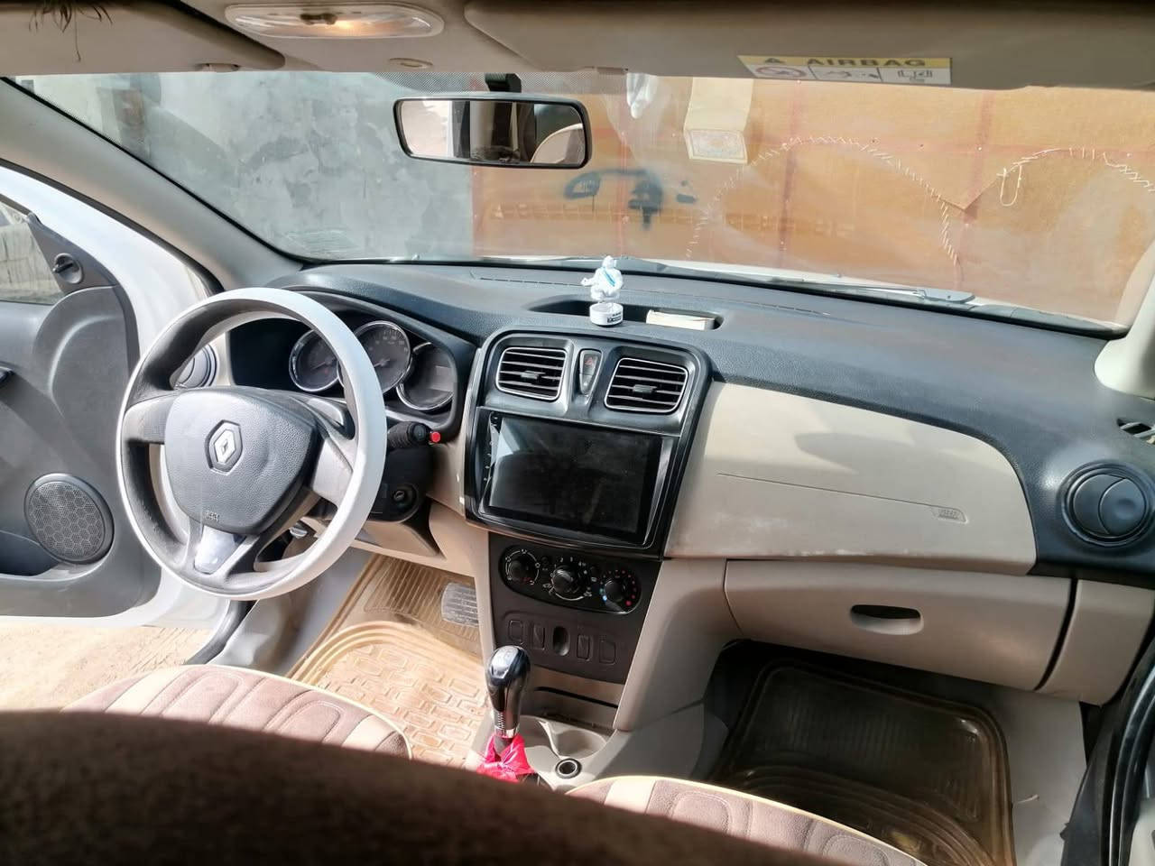 سياره سمبل موديل 16 كفاله عامه سعر  65 وبها مجال رقم الهاتف***********
