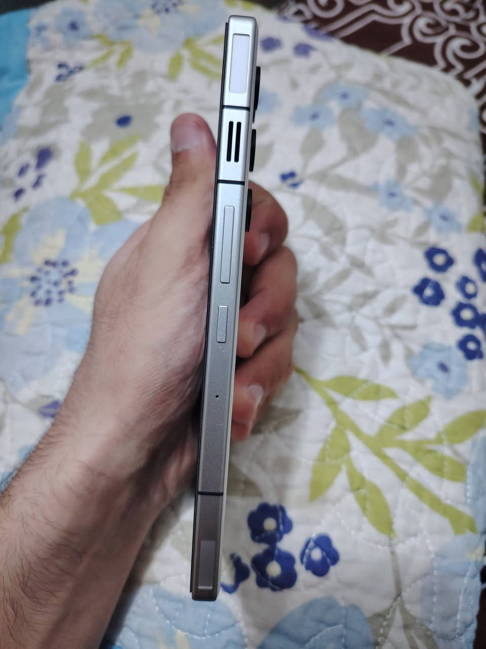للبيع: Red Magic 11 Air (256GB)
الذاكرة: 256GB
البطارية: 99%
الجهاز نظيف جدًا واستعماله خفيف.
الملحقات كاملة مع كفرين وجميع أغراضه الأصلية.
ويجي وياه سماعة HyperX Cloud II.
💰 السعر: 950 ألف دينار عراقي.
📍 الموقع: بغداد - الغدير.
📞 للاستفسار والتواصل:***********
