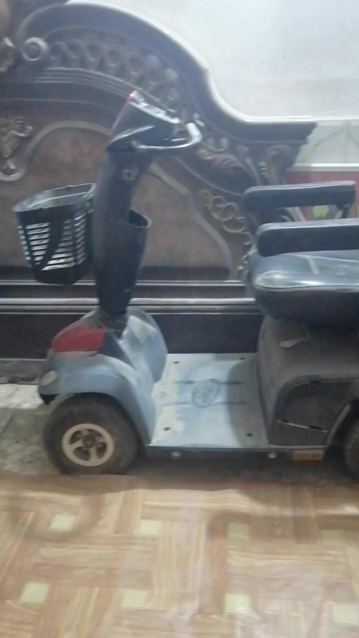 السلام عليكم جام خانه لبيع+باب كزاز +عربانه شحن ام السلف اخوان بس العربانه ما اعرف سعرهة كلفوني بنشرها قيموا واخذوا بليرضه الله ***********
