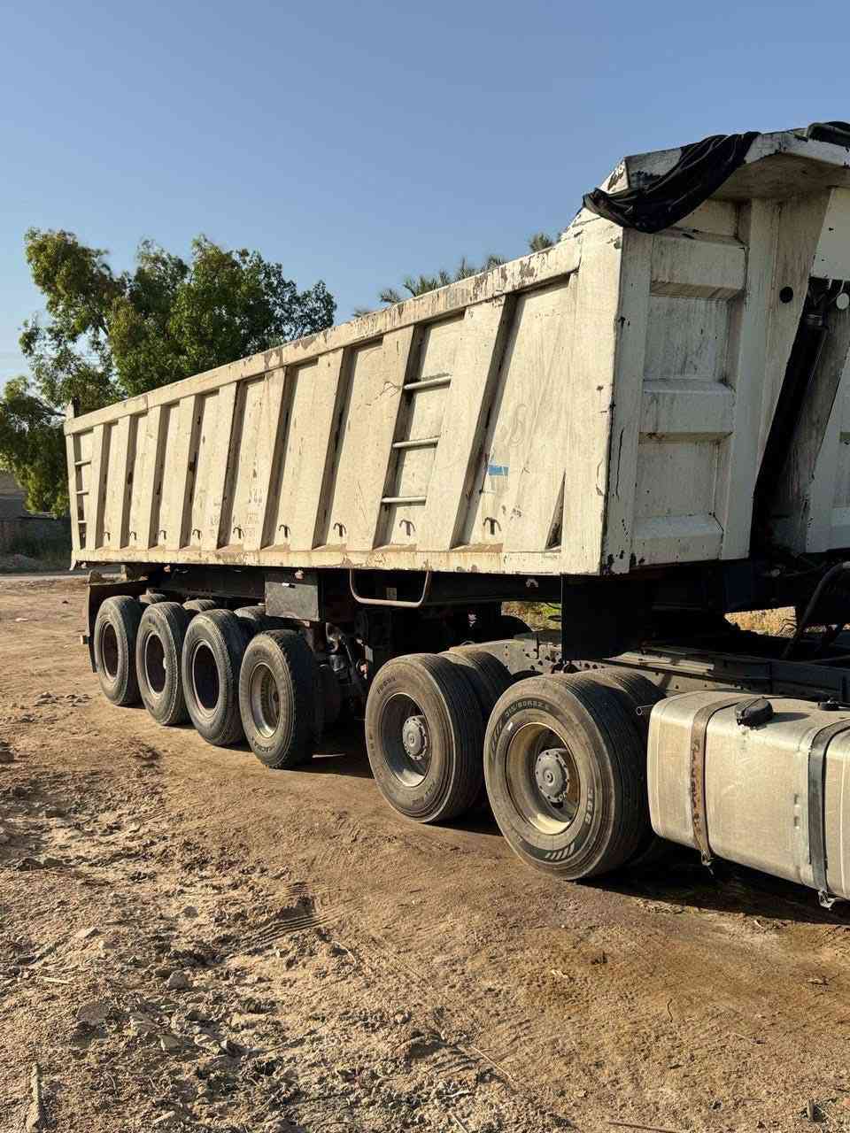 البيع عربانه إماراتيه موديل2010 أربعه محاور مجموعه براد  شاصي مكفول من كلشي تخم تاير بيها العربانه خير من الله كبل شغل سعر 185وبيها مجال شراي خابر وبيك اخير وتدلل***********
