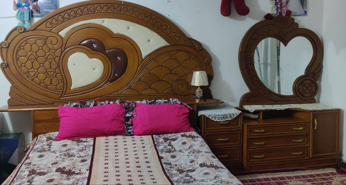 السلام عليكم.... غرفة نوم  تسكام عراقي أصلي سبب البيع انتقال للمحافظة ثانية
ب900الف وبيها مجال
***********
