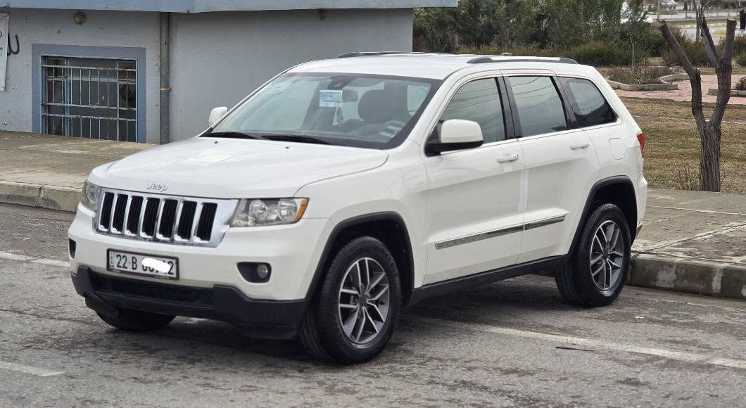 جێب لاریدۆ ٢٠١٢ - زۆر پاک و بێ کێشە
بێ بۆیاخ و بێ تەعدیل (بە شەرت)
 مەکینەی نەکراوەتەوە و زۆر توندوتۆڵە.
​بەسمە (دوو بەسمەی شەریکەی لەگەڵە)، شاشە و کامێرا.
نوێ و بێ خەرجی.
​سەنەوی: نوێیە تا ساڵی ٢٠٢٩ و بەناوی خۆمەوەیە.
​ئۆتۆمبێلەکە زۆر شازە و ماڵی دۆستە، هیچ مەسرەفێکی تێدا نییە.
نرخی 174 گەڵاو مەجالێکی کەم
بۆ پەیوەندی: [  *********** ] أربيل, العراق
