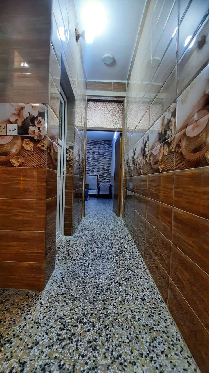 دار للبيع مساحه 100 متر طابق ونص كامل العنوان البلديات الضباط الثانيه الزراعي شارع 15 قريب شارع 30 

البيت بي مؤجر ايجاره 400  يعني ابيع استثمار 
واذا مراوس بهيكل ماكو اشكال 
الخاص متاح 
للاتصال ***********
