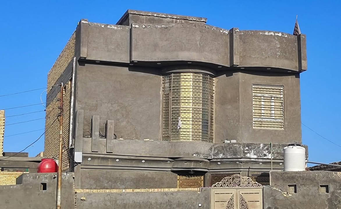 اللهم صل على محمد وآل محمد
اعلان رقم ٢٦٨
بيت للبيع طابو صرف الصوب الكبير حي الكاظم
مساحه ١٦٠ متر
طابقين ديلوكس
مطلوب إسكان ٣٨ مليون
٣ غرف  استقبال مطبخ صحيات داخليه وخارجيه
يفتح ع حديقه
بباقي التفاصيل بالصور
لاستفسار أكثر الاتصال على الرقم *********** او مراجعه مكتب عقارات الخضر شارع الجياشي مقابيل مجمع الريشاوي
نستقبل جميع عروضكم العقاريه بيع وشراء
@الجميع
