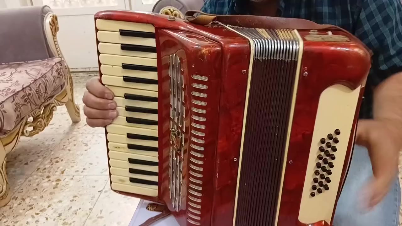 السلام عليكم اورك للبيع نظيف وشغال قديم كلش من ١٨٨٨ والشراي يتصل مكاني بغداد***********
