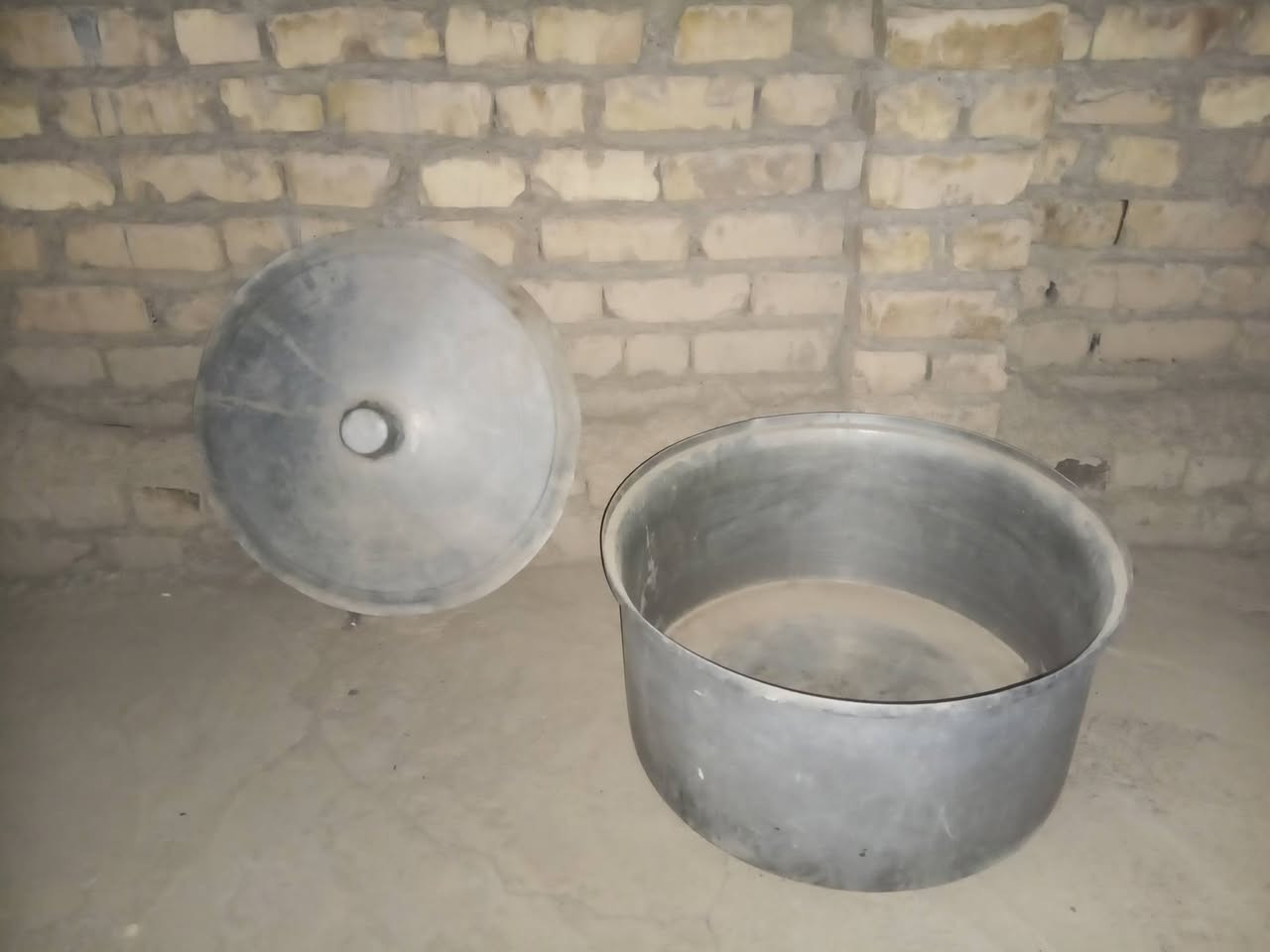 سلام عليكم عندي جدر كبير للبيع سعر ب40 وبي مجال عنوان ذي قار قضاة الشطره قرب جسر الشوملي رقم ***********
