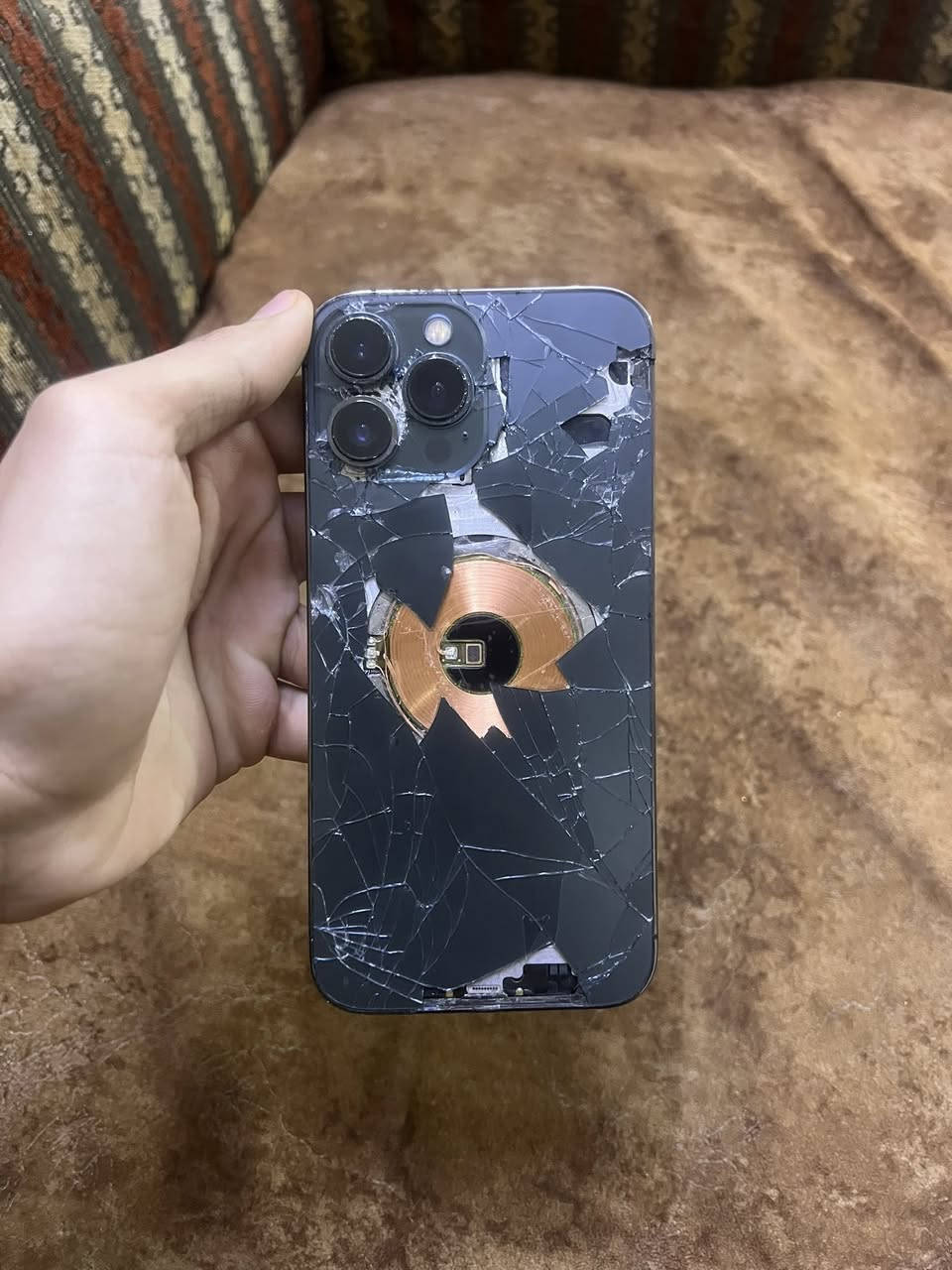 سلام عليكم ايفون 13 برو ماكس مقفول ايكلود 
شاشه بطاريه كامرات سماعات شغالات 
*********** بغداد
