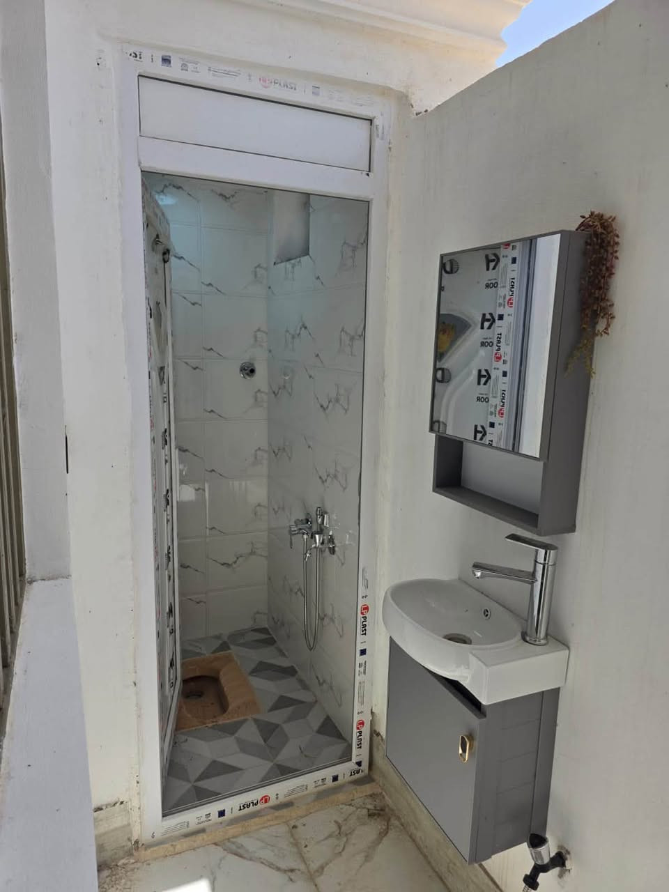 خلف جامعة كربلاء - كاع البهادلي 📍

دور عدد 2 بناء جديد طابقين

مساحة الدار 50 متر طابقين غرفتين نوم صاله مطبخ استقبال صحيات 

البناء طابوك درجه اولى

الخدمات كاملة تبليط ماء مجاري كهرباء

الارض طابو زراعي سند 25 اقرار محكمة

السعر : 58 مليون لكل دار مع مجال بسيط

للأستفسار 

سجاد مؤيد 

***********
***********

عنوان المكتب : خدمي سيف سعد - مقابل جامع محمد الجواد - على الشارع العام مباشرةً 📍
