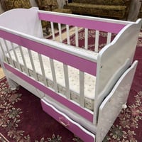 جرباية طفل مع دوشك للبيع السعر 75 للتواصل عالرقم 07810220436 غير متواج...