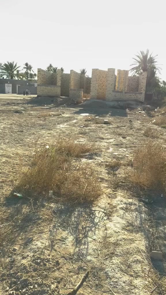 دونم ملك  صرف  زراعي  مع  هيكل غير مسقف مع كافة خدمات  
سنتر على تبليط فرعي 
محاويل  شارع  ابو طياره  
للاستفسار 
***********
