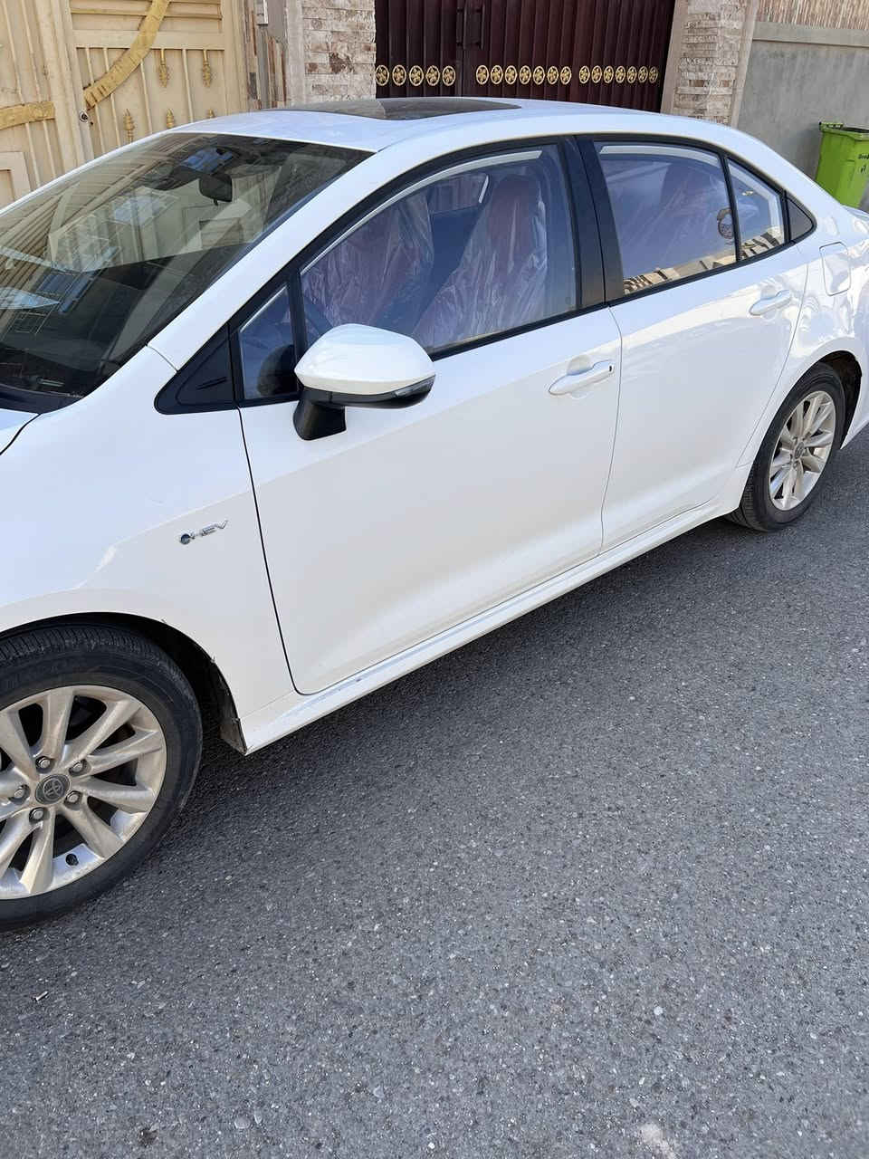 سلام عليكم 
كورلا هايبرد 2025 داخل احمر كراسي كهرباء سبايدر فتحه السيارة فول مرقمه بغداد ماشيه 3900 قابل للزياده 
مكان السياره فلوجة سعره 175$ وبيه مجال 
رقم تلفون ***********
