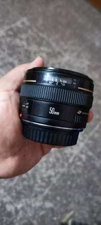 عدسة كانون EF 50mm f/1.4 للبيع. العدسة بحالة ممتازة وتعمل بكفاءة عالية...