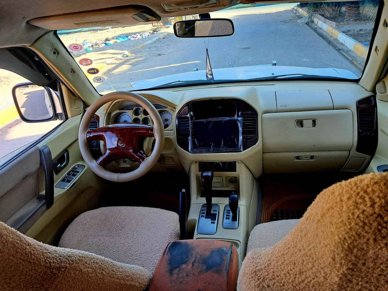 باجيرو٢٠٠٧ جاهزه من كلشي مابيها نقص مكينه ٢٥٠٠محور سياره بيها تجيه عنوان سماوه السعر ٦٧ بي مجال شراي اتصل وتدلل ***********
