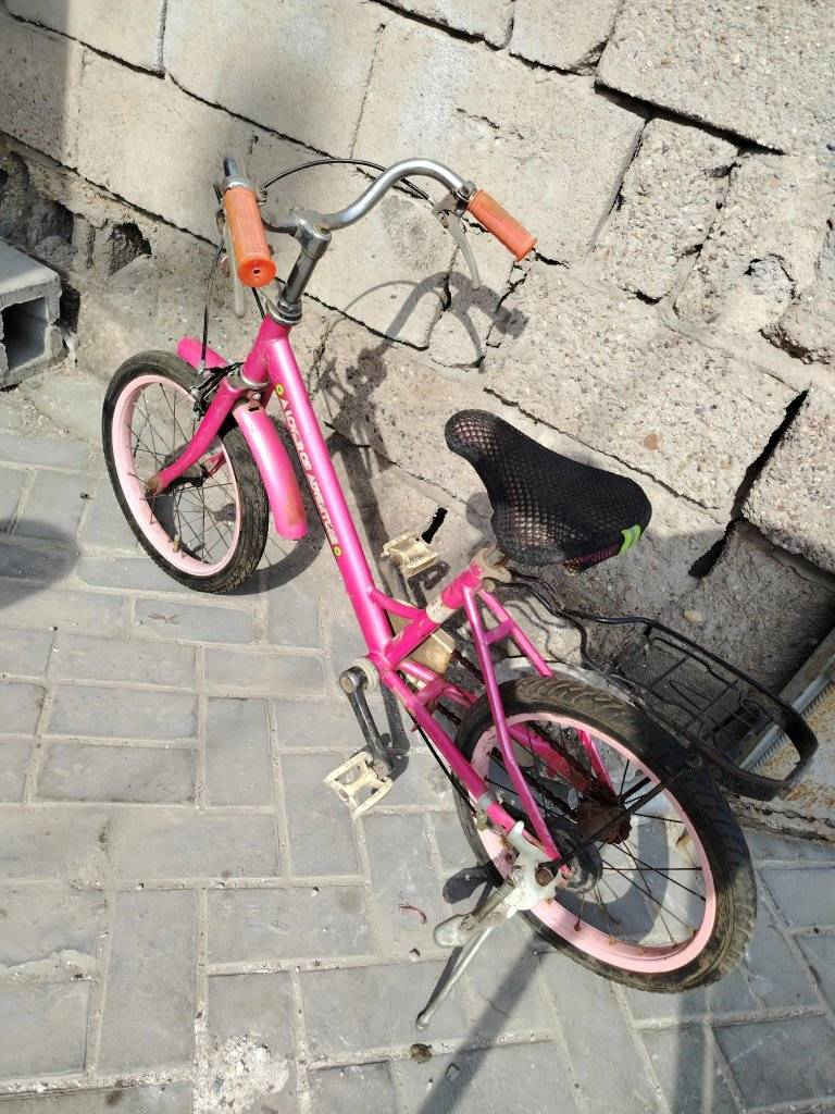 بيسكل اطفال حجم 16 مال بالة نضيف وكلشي ما ناقصة رايدة ب30 وبي مجال للشراي


**إذا كنت صاحب هذا الإعلان وتريد حذفه لأي سبب، رجاءا أرسل رسالة إلى الدعم الفني**