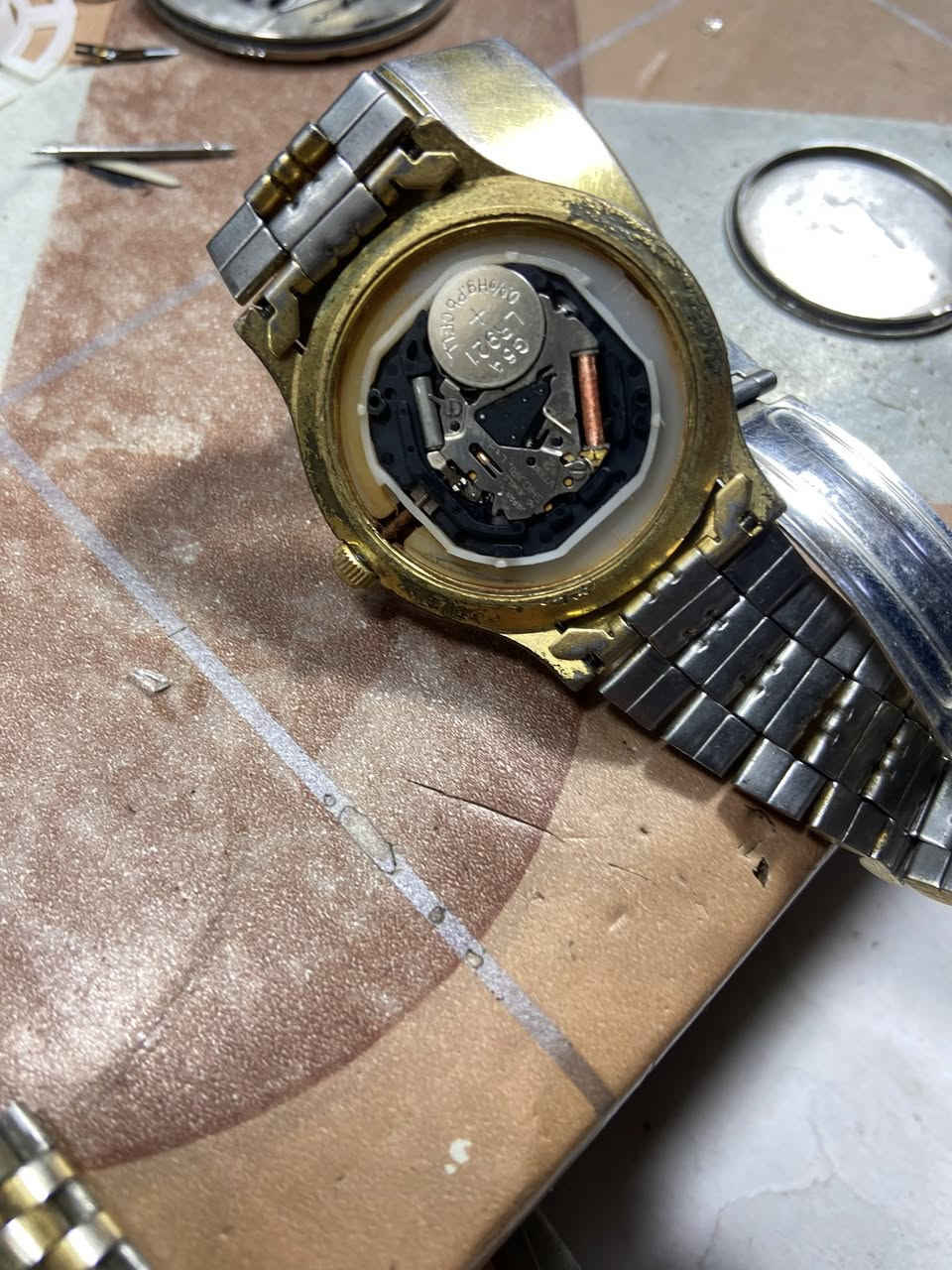 ساعة ياباني تاريخ ويوم بالة سل إستيل باسك 
السعر ١٥


**إذا كنت صاحب هذا الإعلان وتريد حذفه لأي سبب، رجاءا أرسل رسالة إلى الدعم الفني**