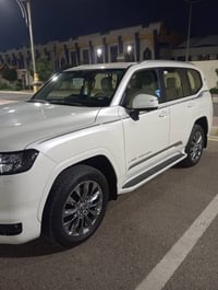لاندكروز GXR • ٢٠٢٥ • ممشى ١٨٠٠ كم