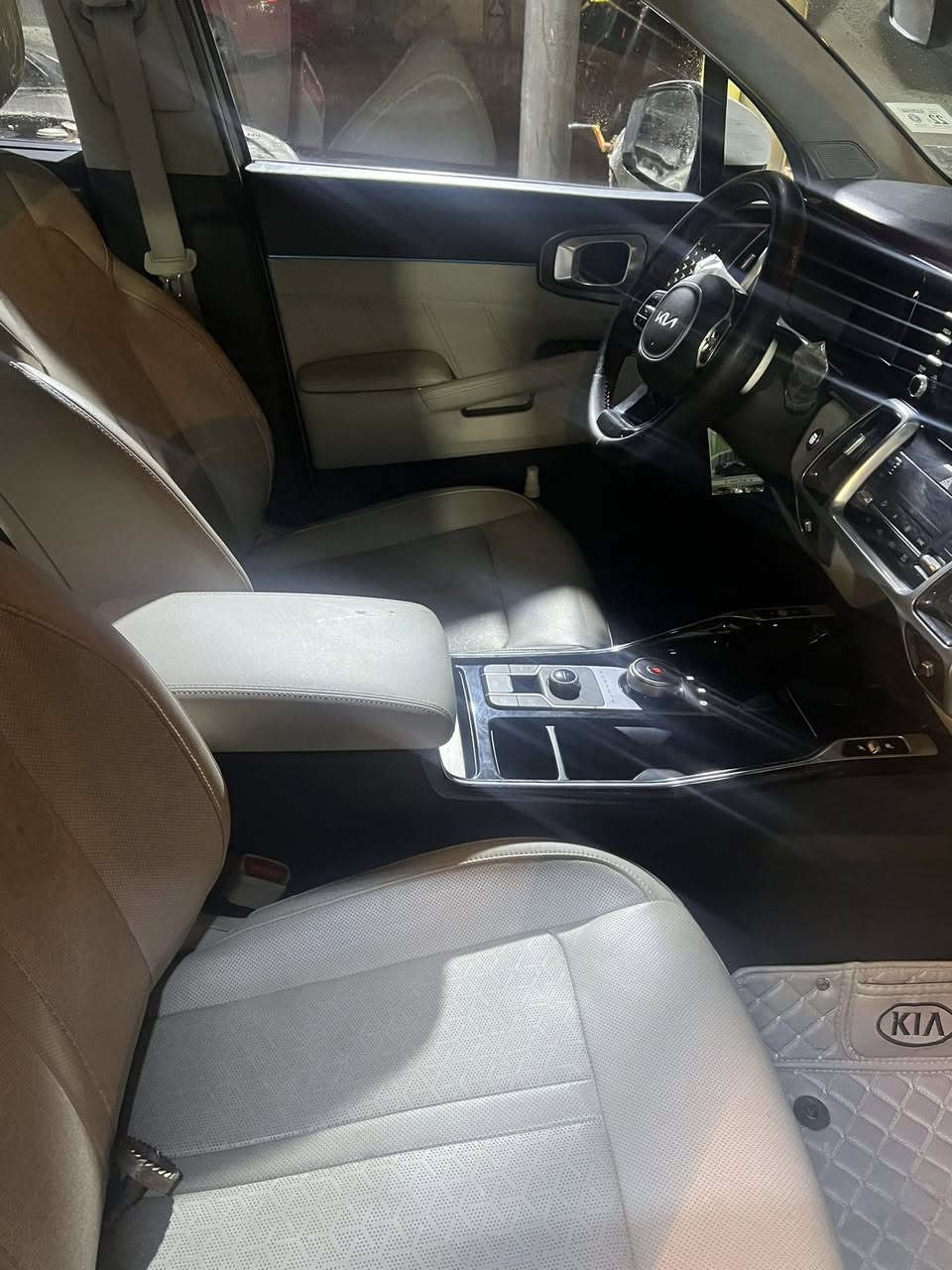 السلام عليكم 
سورنتو ٢٠٢٢ خليجي كفالة عامة رقم بغداد تحويل ثاني يوم السعر/٣١٠$ وبيها مجال بسيط
فول مواصفات 7 راكب
6سلندر مواصفاتها 
بنوراما ماشيه ٦٥
4وضعيات قيادة
كامرات محيطية 360
تدفئة تبريد المقاعد الامامية
بردات خلفية
تحكمات سرعة و  رادار امامي 
انارة محيطية 
شفتات
ويل ١٩
وبعد هواي  مواصفات مذكرتهن 
عنواني بغداد 
رقم ***********
