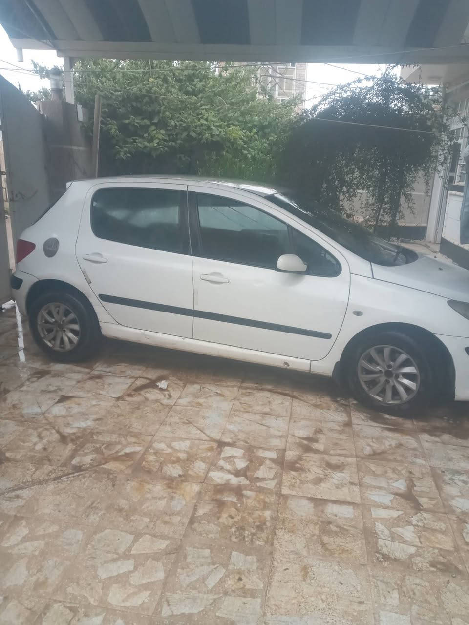 ٢٠٠٦ محدث ٢٢٠٠ عله انور الدلفي مكفوله من صبغ عدا جاملغ أمامي نفطر وبدلته لان فايبر كلاس سيار كامله تنكر  وتطلع ترايك للشمال تطلع لان عله ايدي وبجهود اخويه انور الدلفي الله يوفقه 
 تخم تاير جديد مع سبير جديد 
تدفه تبريد 
شاشه كبيره كامره خلفيه 
باتري جديد 
ادامه كامله 
صدر نضيف 
كشنات نضيفه  مغلفات تلبسيه
راديتر جبيره حماوه انسه بنكه عاصفه 
٧ ريش 
السياره باسمي تحويل ثاني يوم شرط تحويل 
السعر ٦٣ 
عنوان قرب بوابه بغداد الحسينيه الراشديه 
الاتصال ***********
