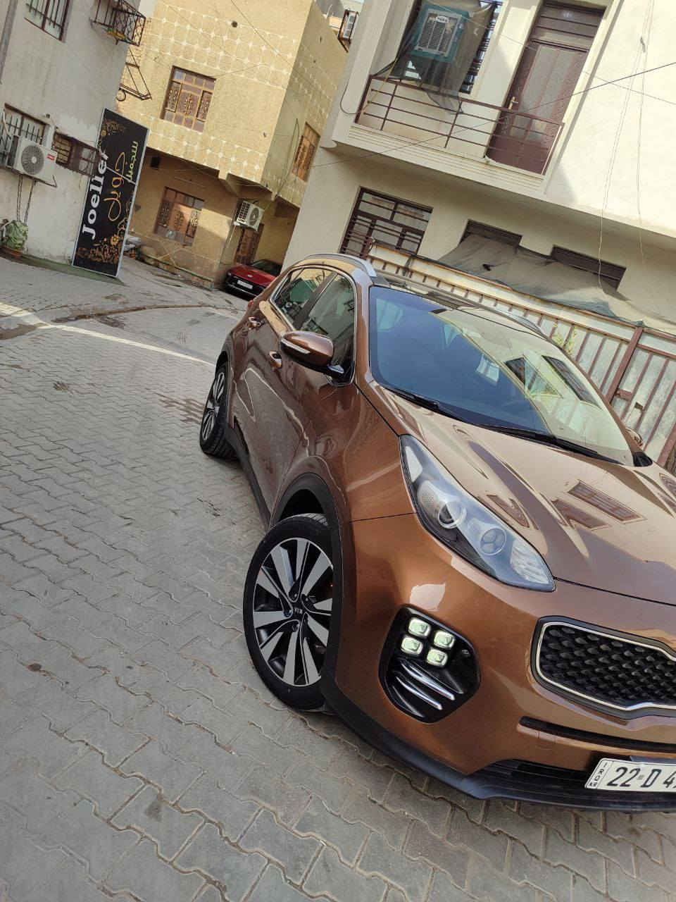 السلام عليكم
كيا سبورتج خليجي مكفولة عده شبر بارد بين الباب او الجاملغ على كد شبر 
 موديل 2017
ماشية 70 الف حقيقي 
موصفاتها : بانورمار 
مكينة 1600 
لد نهاري  + بك لايت LED 
لايت ضباب
ويل كب 19
تحكم ستيرن فول مع تحكم بلوتوث
قطعتين تبريد امامي خلفي 
لايت اوتو
نضام منحدرات
5 ويل كب 
شاشة اعطال
رقم اربيل سنويه او هزه جديد باسمي تحويل مباشرة 
السعر 168 اوبيه مجال قليل 
للتواصل *********** بي واتساب

