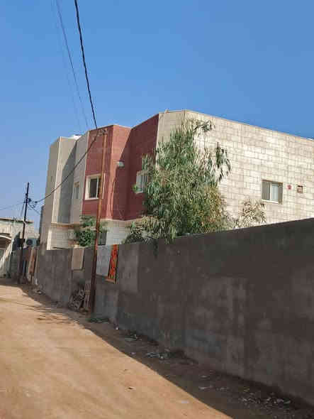 أسلام عليكم ورحمة ألله وبركاته🌹
الاستفسار : ***********

توفر أرض مع دار سكن طابقين 🏭
سنة البناء 2023
ألمساحه الكليه 600م
ركن على شارعين
كل شارع 10م
جميع لخدمات متوفره
على نهر جاري قريب على شط لعرب
يبعد مسافه 100م عن شط لعرب رئيسي

أرض حلو مرتبه مزروعه أنواع نخيل
محتويات البيت ⬇️
بستان + كراج
دوانيه
صالتين
غرف نوم عدد 6 نضام سويت
مطبخ حار بارد
صحيات خارجي وداخلي

نوع العقار : طابو زراعي ملك صرف عراقي سند 25
العنوان : البصرة محيله

السعر : 300وبي مجال
الاستفسار : ***********
