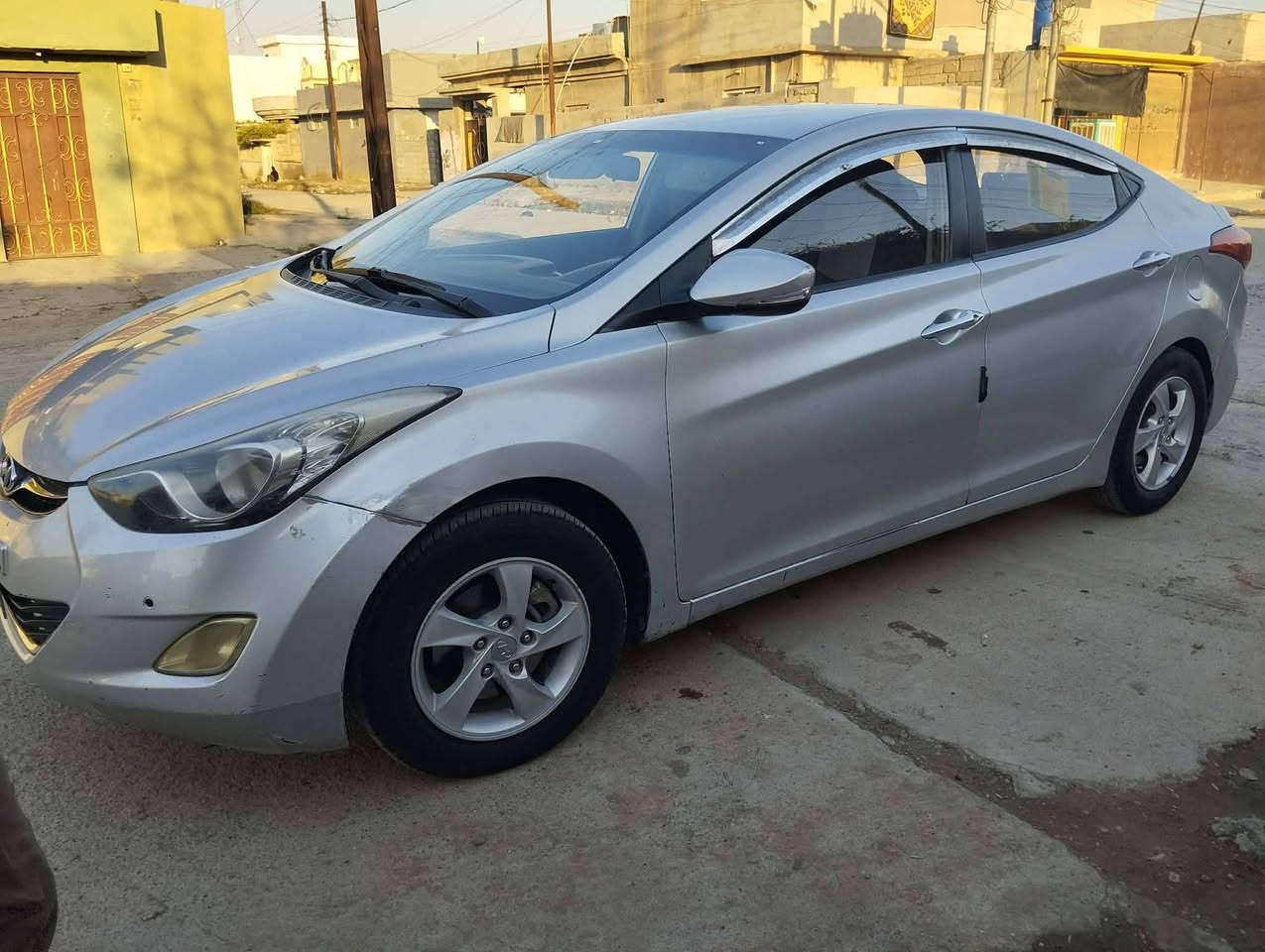 السلام عليكم 
سيارة افانتي مضلع للبيع موديل 2012رقم نينوى سنويه 2025 كابون بانزين بيها السيارة فول توماتيك محرك 16GDiبيه تنقيص من التبديله للتبديله ربع لتر السيارة بيها صبغ مكان واحد يم قبق البانزين تواير جدد وشرط التحويل 
السيارة جاهزة 
السعر 105وبيها مجال 
للتواصل 
***********
***********
