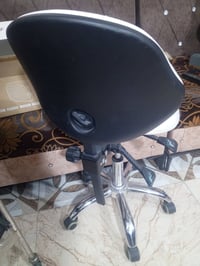 كرسي • ميز • عفش