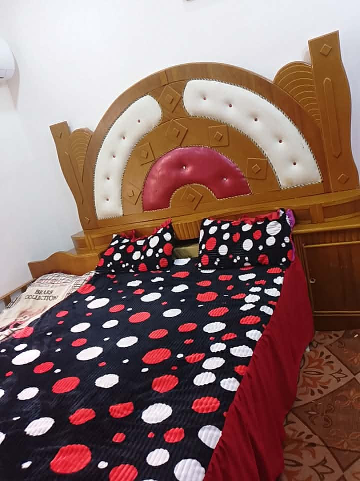 غرفه اخشاب مستخدمه للبيع 800 وبيه مجال
***********
