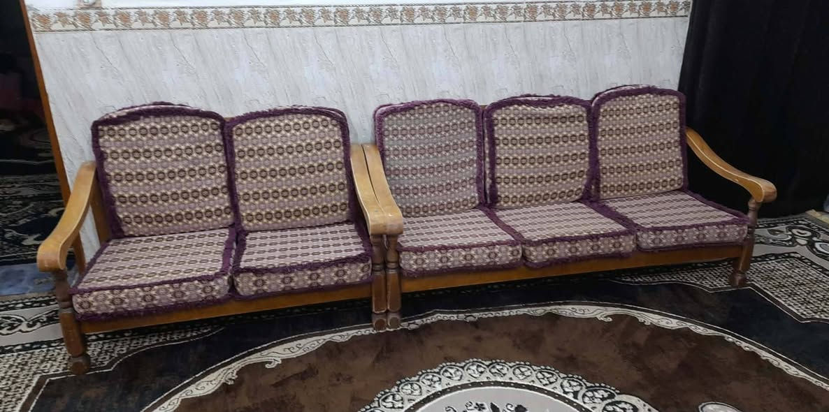 غراض بيت للبيع كلمن سعره الشراي يجي خاص ***********نجف مقابيل باب دخول المطار
