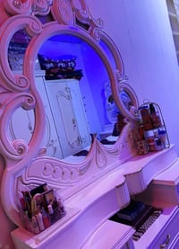 ميز خشب • كومديات • البصرة