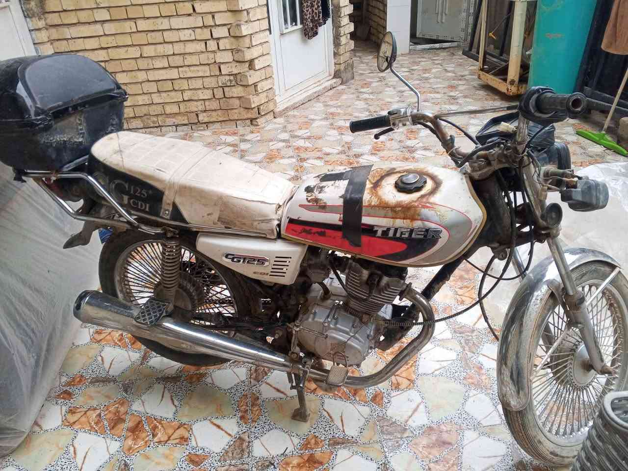 سلام عليكم ورحمه الله وبركاته من رخصت الكروب المحترم عند هاي دراجه تايكر أربعة كير  إيرانية موديل 21اوراق أصولية المنفيس مالتها موجود نقصها كهربائيات مكينه بداية تبخير لويل خلفي بي عواج شويه بس دراجة شغاله هندر واحد تشغل رايدلها ترتيب الله شاهد إني ما فارغ سعرها 350وبيها مجال للطيبن مكان بغداد الشعب حي البساتين خمسة دونم كلشي موجود بسوك رقم ***********
