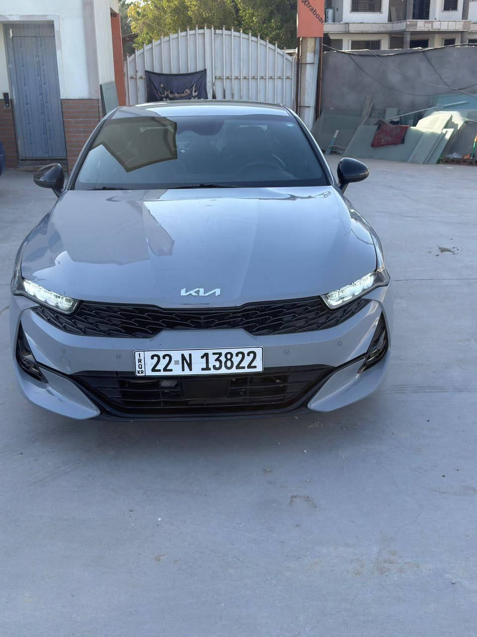 السلام عليكم كي فايف k5 موديل 2024 ما شيه 30 بيه قطعتين بنيد وجاملغ فقط السياره فول عده الفتحه مكينه 2500 السياره جديده من مكينه كير حداديه تخم تاير كله جديد وضع شركه اسبير مانازل المكان الحله بيع او مراوس حسب القناعه رقم الهاتف *********** السعر 175 بيه مجال
