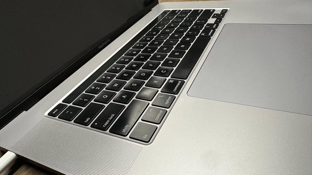 Macbook Pro
- 16 inch
- i9
- 2019
- 8GB graphic
- 32GB RAM
- 512 SSD
- Battery cycle 749
- TouchBar
- Price IQD 775,000
Very clean only has some body scratches.
Pictures above are ACTUAL photos of the item.


**إذا كنت صاحب هذا الإعلان وتريد حذفه لأي سبب، رجاءا أرسل رسالة إلى الدعم الفني**