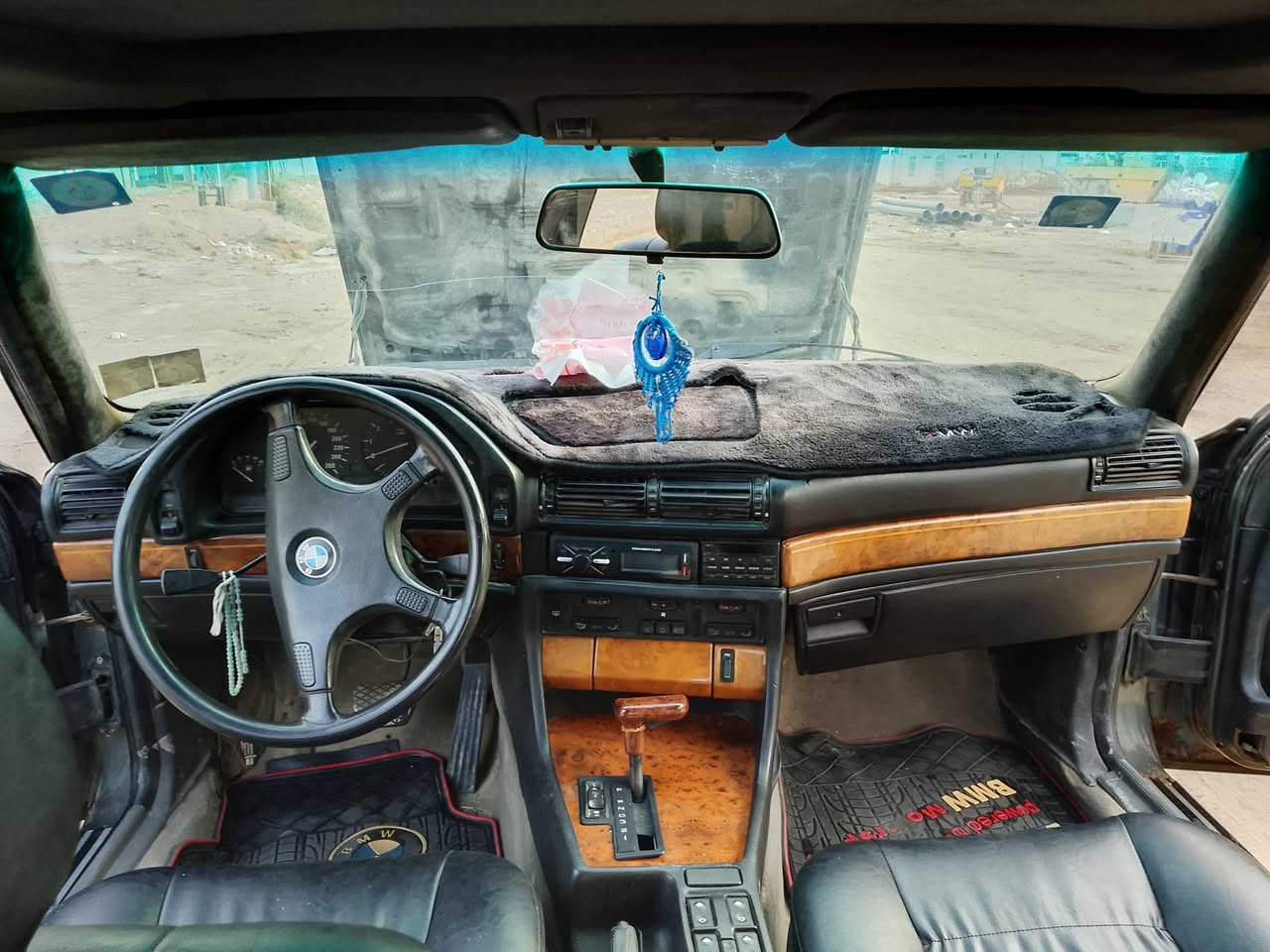 سلام عليكم بيم 730لون رصاصي فيراري ابغداد تكليزي صدر جديد تبريد شغال غرفه جديده السعر55 وبيه مجال قليل حك الجيه سياره بسمي شرط تحويل سريع عقد مروري العنوان ابغداد وترايه بصره ***********
