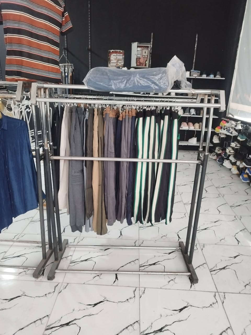 ستاند متعدد الاصلي متوفر عندي 3 العنوان البصرة ابو الخصيب محيله اخوان الخاص مفتوح والرقم موجود تعليقات مافارغ ***********
