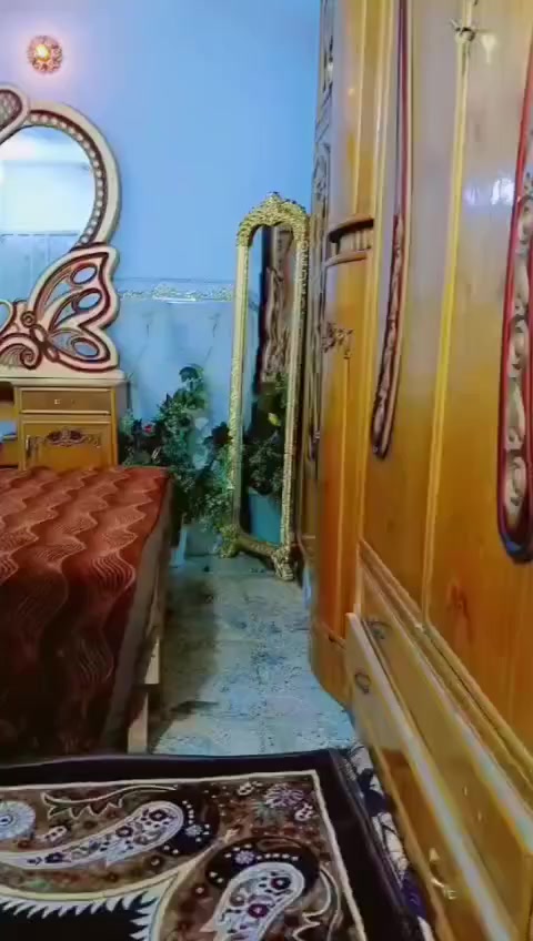 نصف قطعة (شرك ) ( 55متر ) قطاع 32 خلف جامع الحكمة قرب حسينية حجي صاحب   تحتوي على استقبال + غرفة نوم + غرفة اطفال + مطبخ  السعر 68 رقم موبايل ***********
