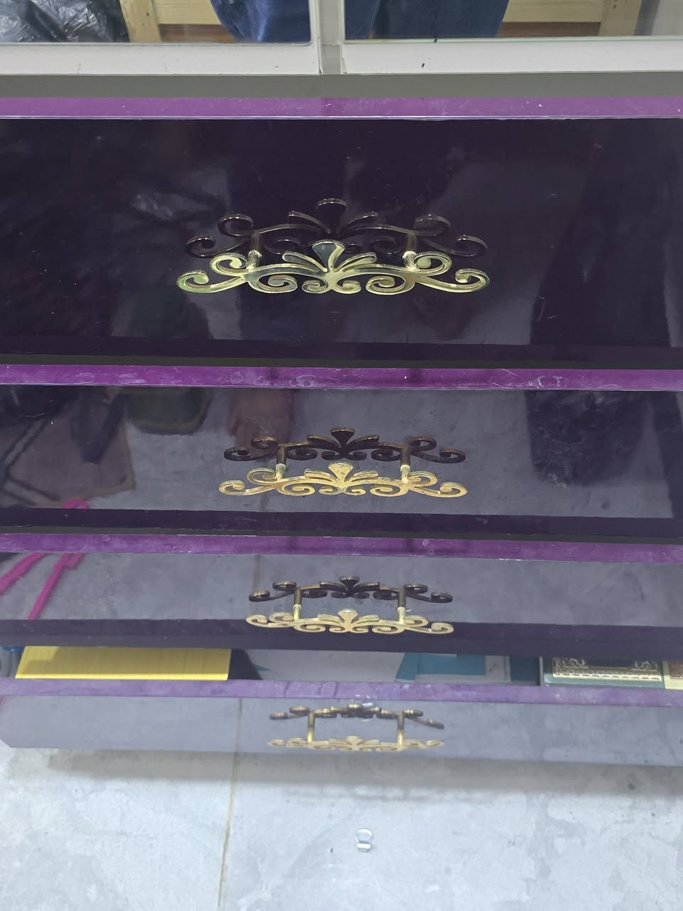 السلام عليكم
كنتور مرتب ونظيف وكبير للبيع 
مكاني شارع الواحة الزراعي مقابل شارع الشرطة
رقمي ***********
