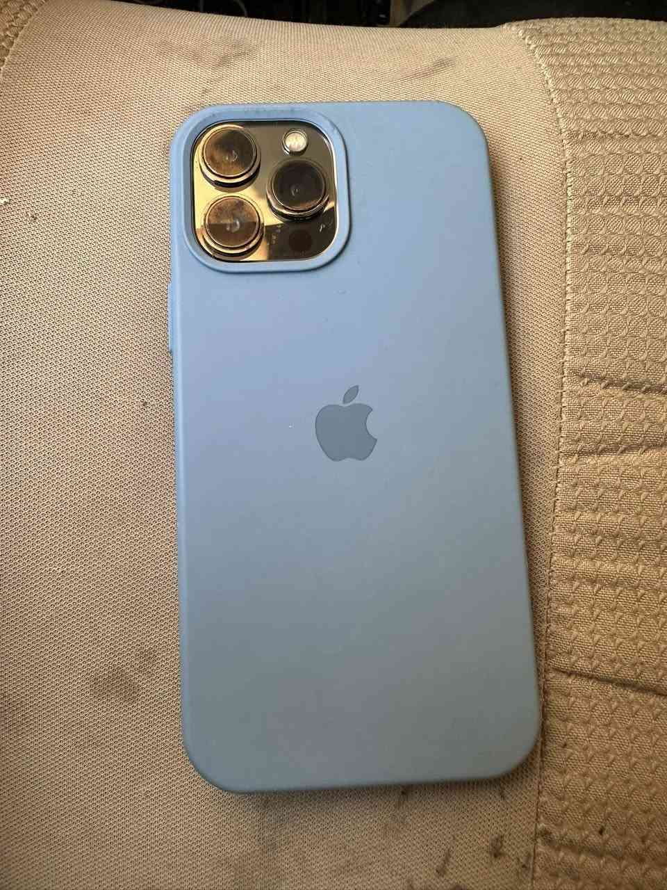 السلام عليكم ايفون 13برو ماكس للبيع
جهاز نضيف الله يشهد تجي تشوف بعينك 

ذاكرته 512 يدورن ذاكرة هذا يفيدك جهاز 

بطارية 76ميصرف شحن 

جهاز امبدل فقط شاشه واحسن نوعيه شاده 
وضهر مثل ماموضح بلصوره 
فيس ايدي شغال ولباقي كله شغال  

سعره جهاز 500وبي مجال 
مكاني بغداد 
رقم الهاتف ***********
