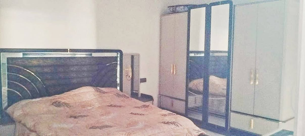 🏠دار مؤثث للبيع 
🛣️حي الملايين الأولى خلف الگمرك
🟩 المساحه 170متر
👈 يتكون الدار من غرفتين نوم +هول+استقبال+مطبخ ومخزن+ مشتملات داخلي وخارجي..
🔴 كما موضح في الصور مؤثث كامل من غرفة نوم وطخم قنفات وكاونتر وغسالة ملابس وغسالة مواعين وسبلت وتلفزيون والأثاث زيرو غير مستخدم
💰 السعر 140م
للأستفسار الأتصال بالأرقام
📱*********** اسيا
📞*********** كورك
 للأستفسار اكثر زورو مكتبنا النعمات للعقار 
عنوان المكتب القوسيات سايدين طريق دهوك بعد مفرق تلكيف
 فأهلآ وسهلآ بكم موصل, نينوى
