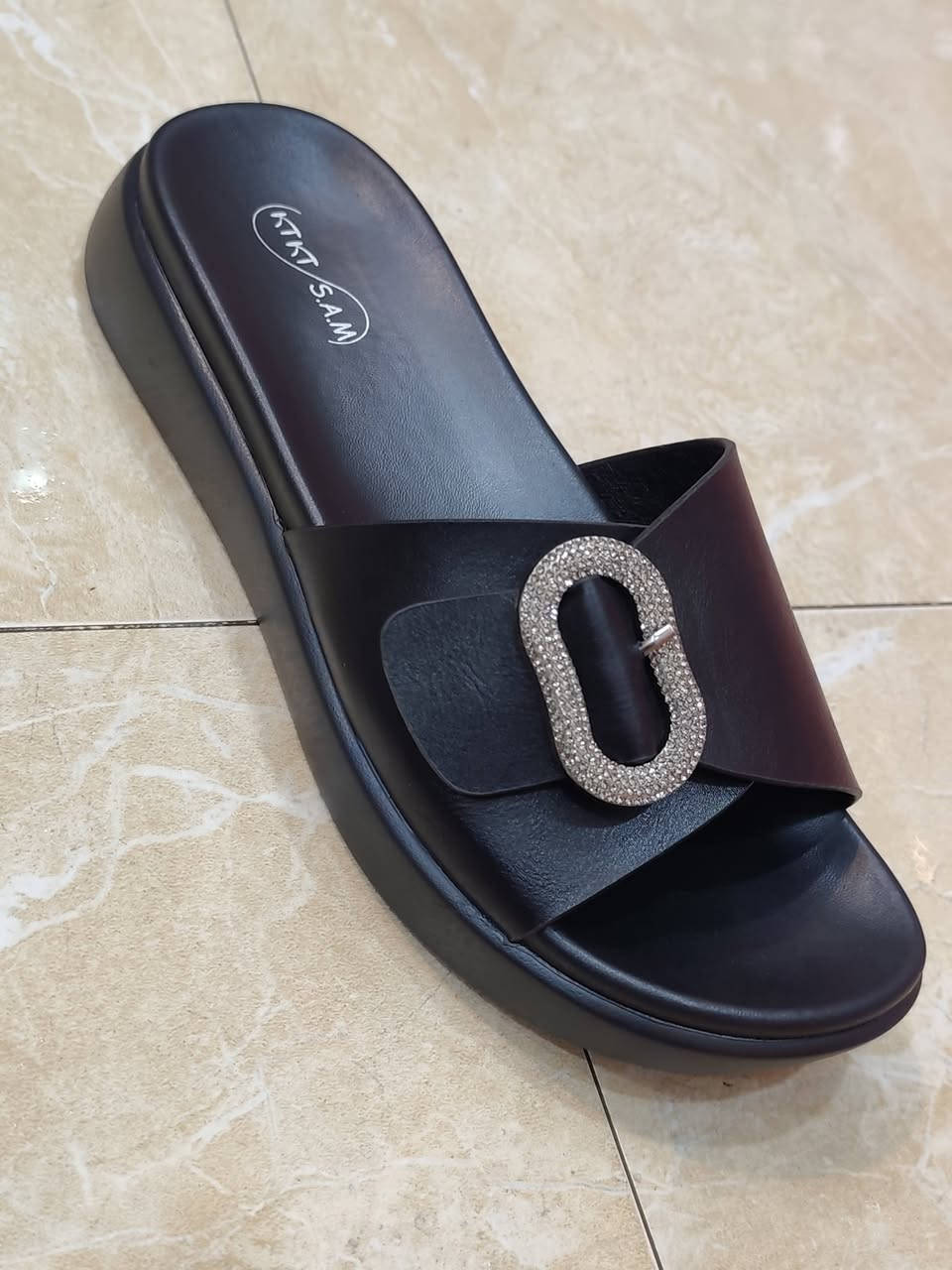 شحاطات نسائية جلد طبيعي اصلي طبي قياس من ٣٧الى ٤٣😻
العنوان المسيب السوق شارع زين العابدين محل سجاد للأحذية مقابل سيد أنس لبيع الستائر 
للاتصال ***********😶
للمراسلة ***********👍
يوجد توصيل 🌹
