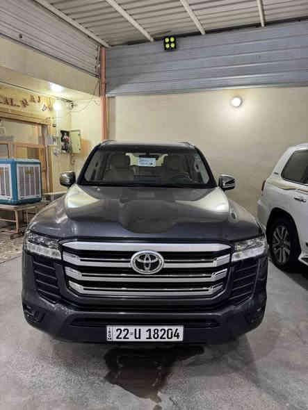 سلام عليكم 
لاندكروز GXR تطبيق شركة ساز
موديل 2022 اصل تكمة سنوية 2022
مكفولة من صبغ وتبديل وبارد كفالة عامة
ماشية 55 الف 
مواصفات 
ثلث شاشات 
كشنات تبريد 
فتحة سقف 
شغال بعد بلادي
كشنات اثنين كهرباء 
كشنات جلد 
جنطة كهرباء 
حساس امامي خلفي
شغال بعد بلادي
فتحة سقف  
بصمات اثنين
***********
***********
