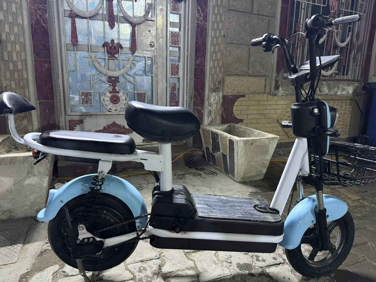 سلام عليكم دراجة شحن للبيع مستخدمة شهر فقط وانتركت كلشي مابيها سعر:٢٠٠ قفل 🔒 مكان: بغداد الجديدة 
الرقم:***********
