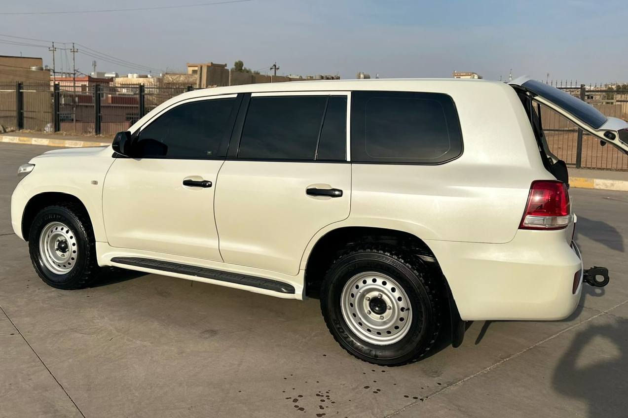 تۆیۆتا لاندکڕۆز 2011 مواسەفات GX  گێڕ ئۆتۆماتیک 
158 هەزار ڕۆشتووە 
سەنەوی و ژینگەی نوێیە 
هیچ مەسرەفێکی تێدانیە 
بێ بۆیاخ بێ سارد 
نموونە لە جوانی و پاکی 

سـعـر : لە کۆمێنت داوابکە ڕاستەوخۆ بۆت دێت 

گێر و مەکیەنەی بەشەرت 
هیچ کێشەیەکی تێدا نییە 

ژمارەی خاوەنی سەیارە 
***********
***********
