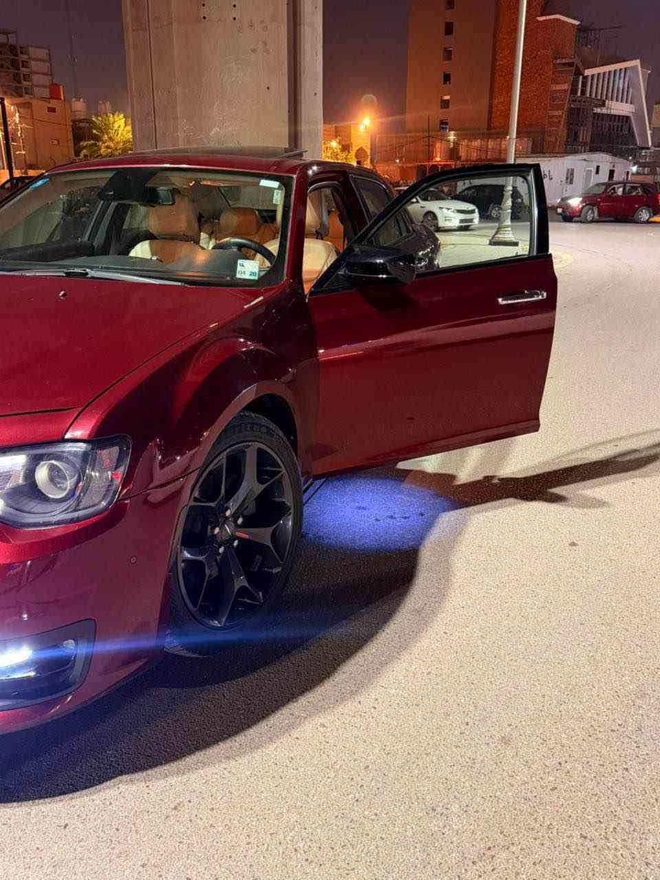 سلام عليكم

للبيع اوباما كرايسلر  موديل 
 ( 2018) اصل فئه S اعلى فئه ب اوباما سياره رقم بغداد جديد 
سياره داخله كفاله  راديتر طابكه وايرات ومحتركه راديتر وجاملغ وبنيد مصبوغ جاملغ ومبدل بنيد 
تقرير موجود
‏S ابلاك ادشن
تو ويل
‏  300  S فول 1/1
بچم عريض 
مبدل بنيد  ومصبوغ جاملغ بس لا مضروب ارباك ولا متئذيه  وبدون ايرباكات  بدون ضربه 

المواصفات :
* پانوراما . 
* نقطة عمياء . 
* حساسات امامية . 
* مصابيح امامية زنون مع LED . 
* ويل قياس 20 أنج  ذهبي
* حساسات خلفية . 
* شاشه كبيرة مع نظام ملاحة نفكيشن GPS .
* سستم صوت الپاين مع سماعات بيتس .
* ⁠دمام صوت خلفي
* داخل جلد  مختم S ذهبي 
* مقاعد أمامية كهربائية عدد 2 . 
* مقاعد أمامية تبريد وتدفئة . 
* تشغيل عن بعد . 
* تدفئة ستيرن . 
* محدد سرعة . 
* تلفون بلوتوث . 
* كاميرا خلفية .
* مرايا متحسسة للاضاءة العالية .
* كير شفتر بالستيرن . 
* دخول ذكي (بصمة) .
* ⁠مكان سيارة بصره 
تنومه 
رقم الهاتف *********** البصرة, العراق
