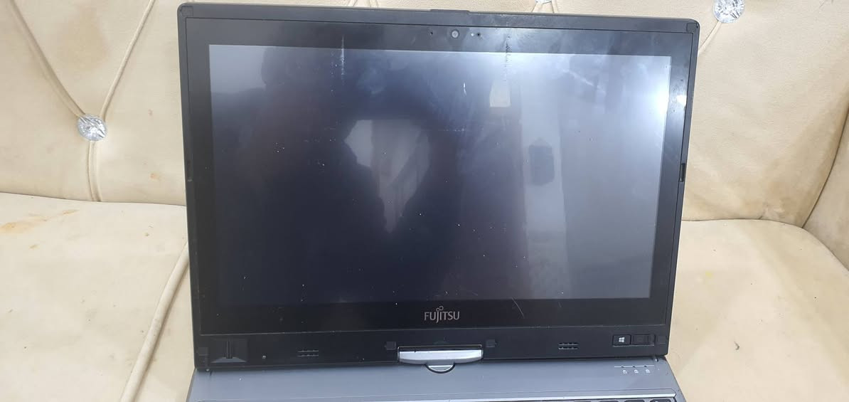 لابتوب فوجستو شاشة لمس وقلاب السعر ١٧٥ الف
المواصفات 
شاشة حجم ١٤ انج لمس مع قلم وقلابة 360 درجة 
هارد ٢٥٦ ssd
رام ٤ جيجا 
الجيل السادس 
معالج كوراي 5
العنوان الاسكان 
***********
